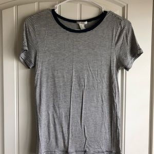 Navy blue striped short sleeve shirt